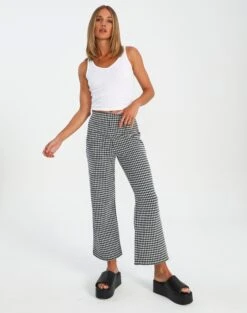 V Neck Tank -Style Fashion Fit awhina v neck tank white full tv79336orib