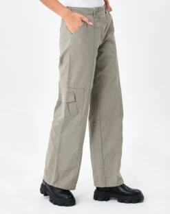 Mid Rise Straight Leg Cotton Cargo Pant -Style Fashion Fit calvin cargo pant its a lil dill detail pw53226cot