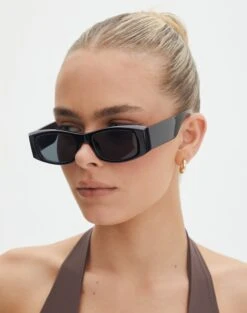 Cropped Zip Through Hoodie -Style Fashion Fit jenner square frame sunglasses black front ga155115sun 1