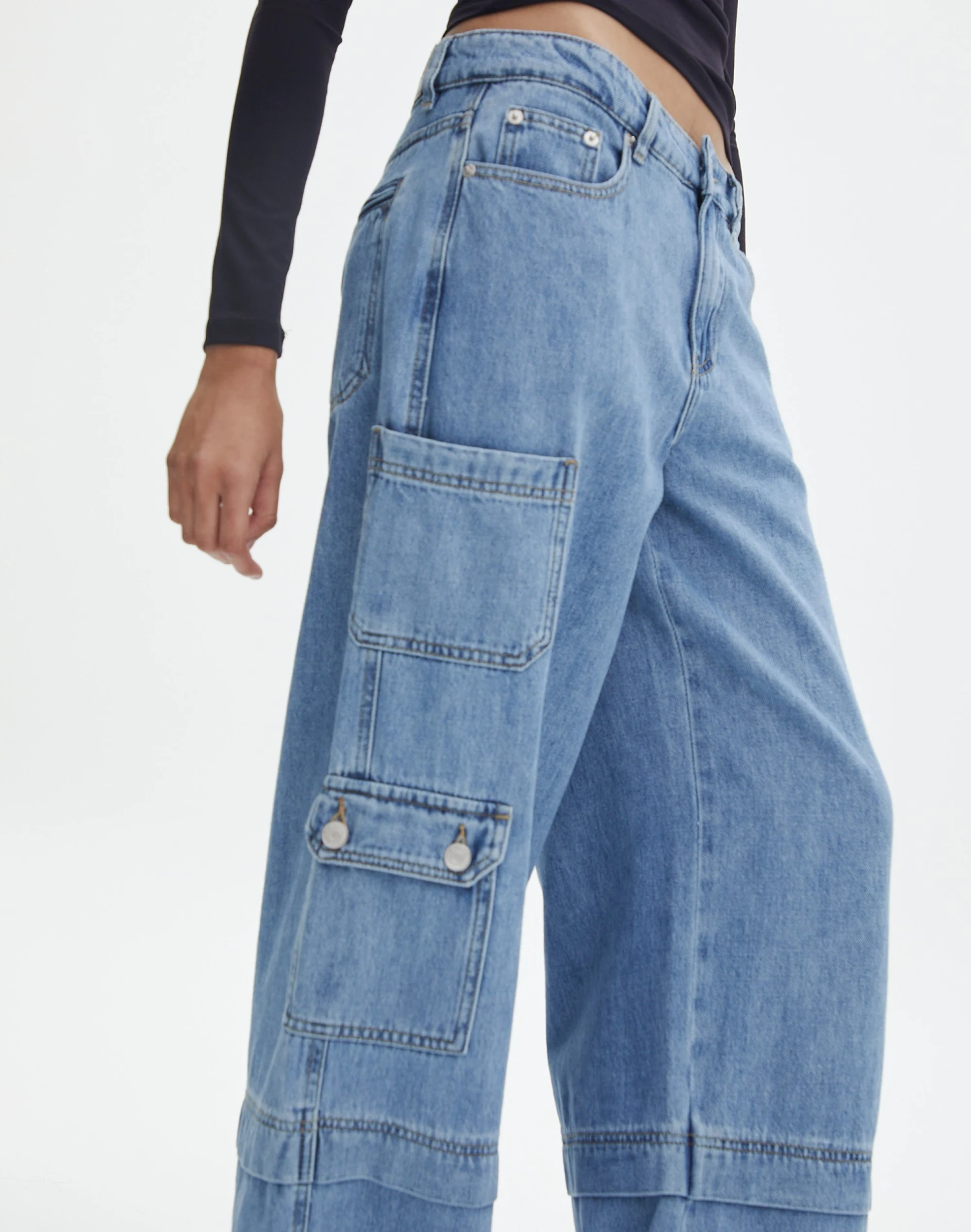 Cargo Low Rise Wide Leg Jean 6 Cargo Low Rise Wide Leg Jean - Image 4