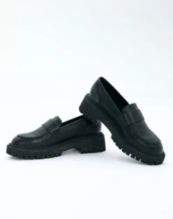 Ribbed Turtleneck Top -Style Fashion Fit loulou loafer shoe black front sh88811pu