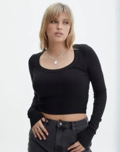 Scoop Neck Long Sleeve Crop Top