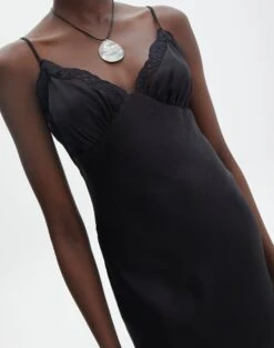 Maxi Lace Dress -Style Fashion Fit r levi lace dress black imageback dl118358rsat