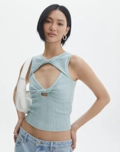 Seamless Cropped Long Sleeve 28 Seamless Cropped Long Sleeve -Style Fashion Fit talia twist top mist me front kv104810vis 1