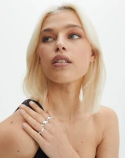 Cropped Zip Through Hoodie -Style Fashion Fit three gold rings silver front je52535rng